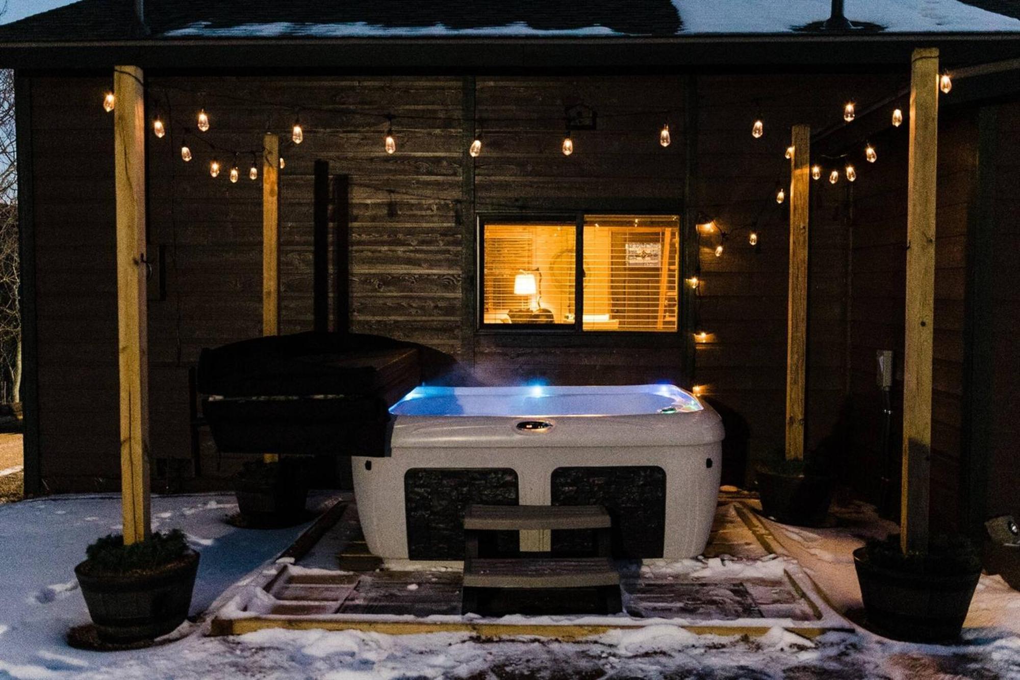 Holiday home Mountain W/ Views | Hot Tub | Game *