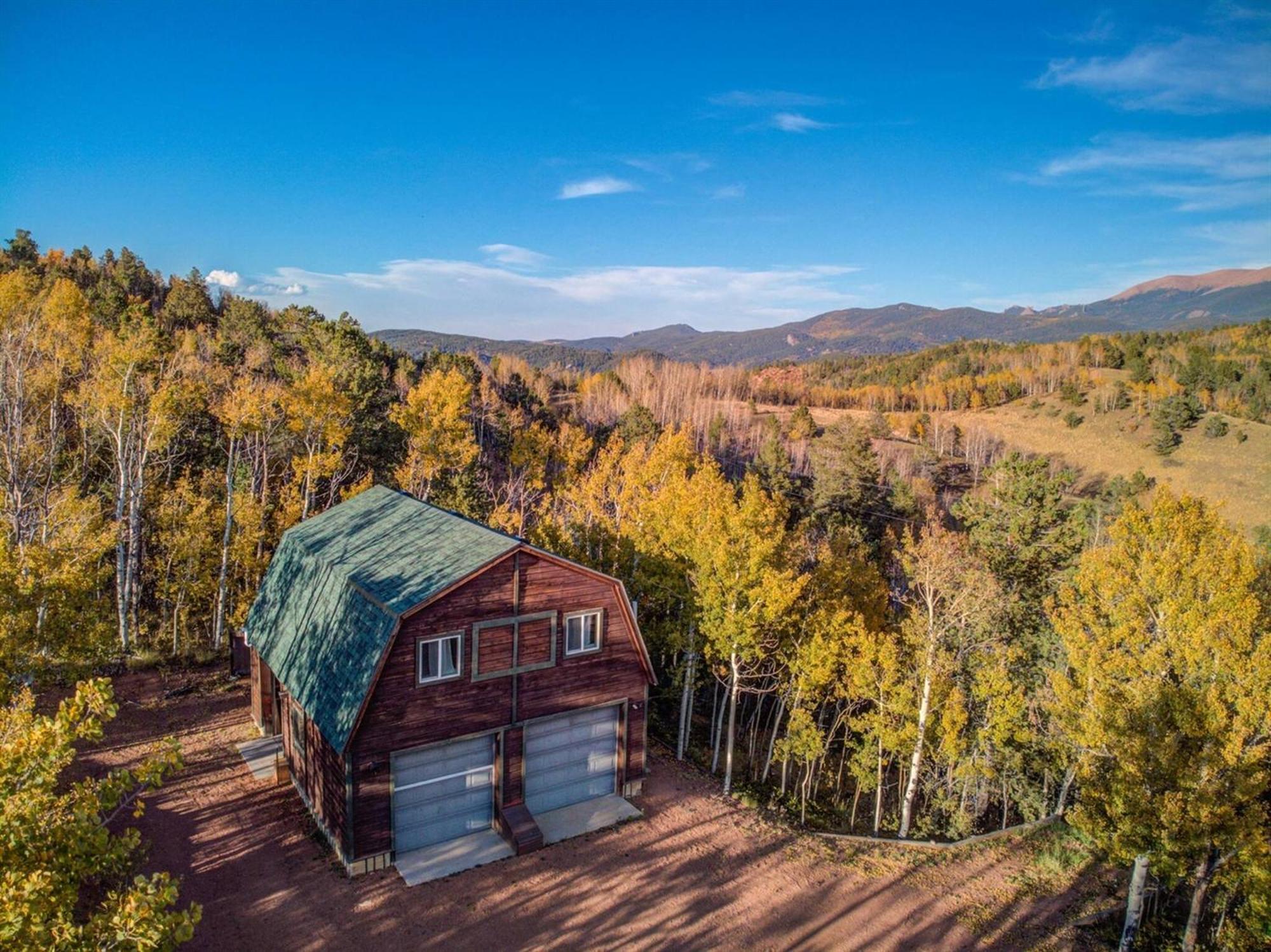 Mountain W/ Views | Hot Tub | Game Holiday home *